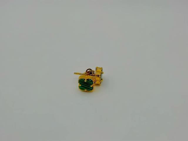 BOUCLES D OREILLES EN OR 18KT