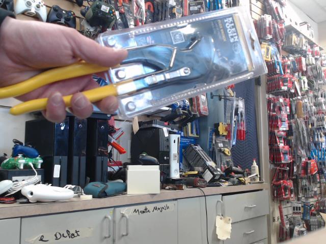 Plier wrench