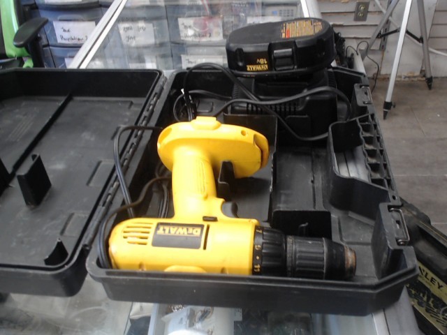 Drill dewalt + battery + charger in box