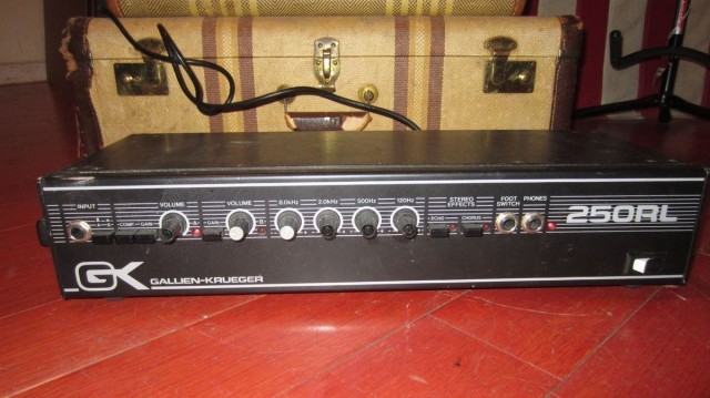 Ampli pour bass noir gk