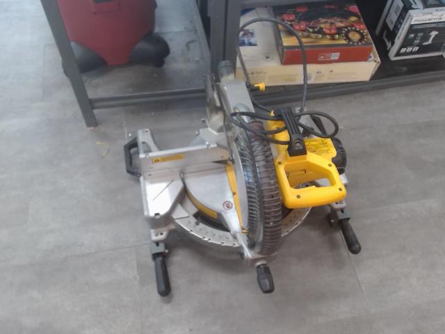 Scie a onglet dewalt 12''