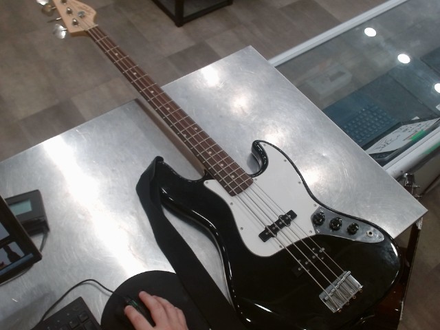 Basse 4 cordes noir + hardcase