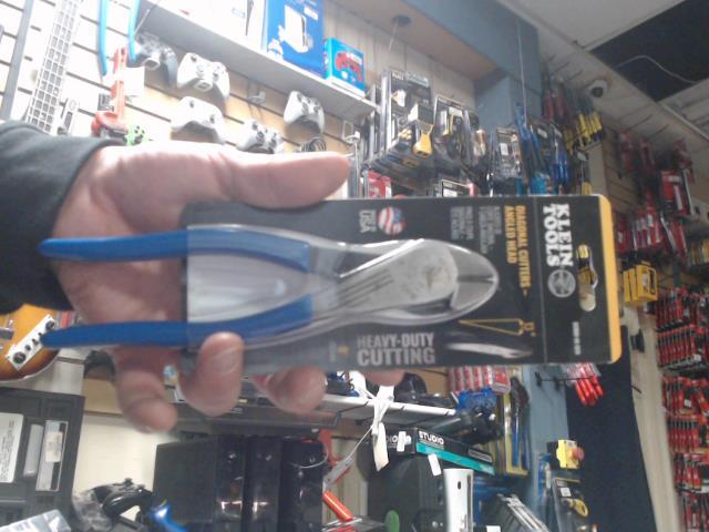 Diagonal cutters angle head