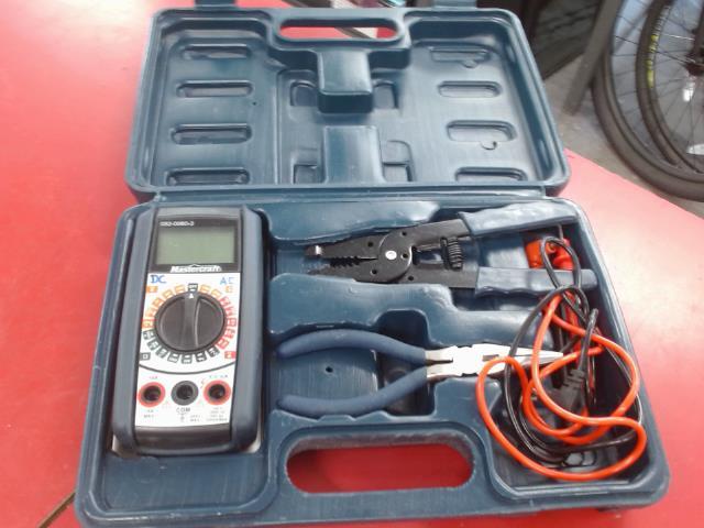 Multimetre mastercraft avec acc ds case