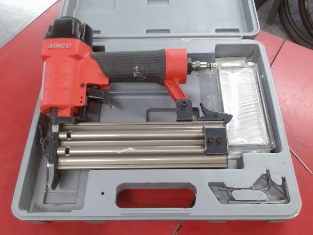 Cloueuse 18 gauge avec clous dans case