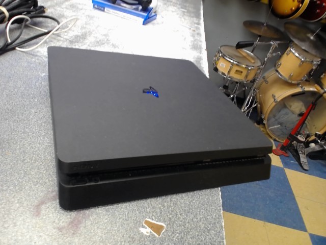 Ps4 slim noir 1tb