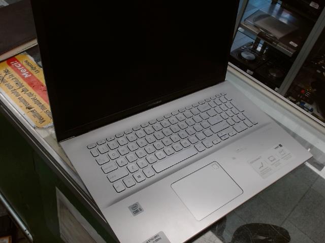 8cpu i5 10th/8gb ram/256ssd/1tb hdd/17in