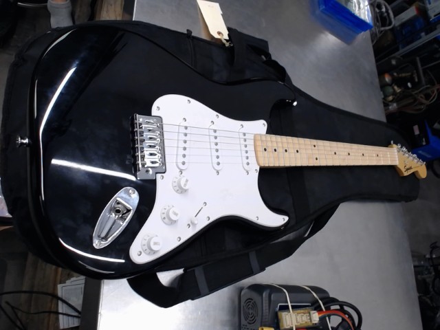 Guitar electrique dans case mou