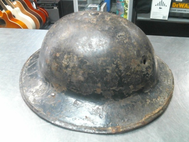 Helmet ww2 avec troue