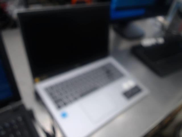 Laptop intel/4gbram/64sd