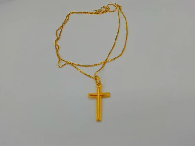CHAINE EN OR 10KT AVEC CROIX 