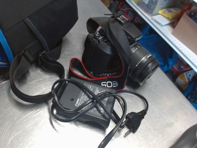 Camera digitale avec sac et chargeur