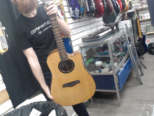 Blueberry guitare  dragon a main