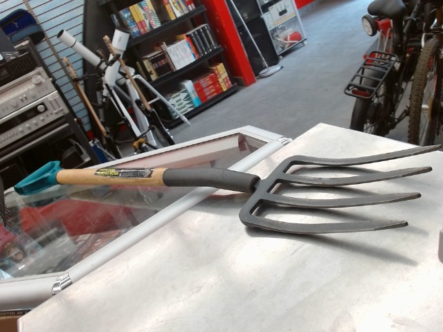 Fourche a jardinage