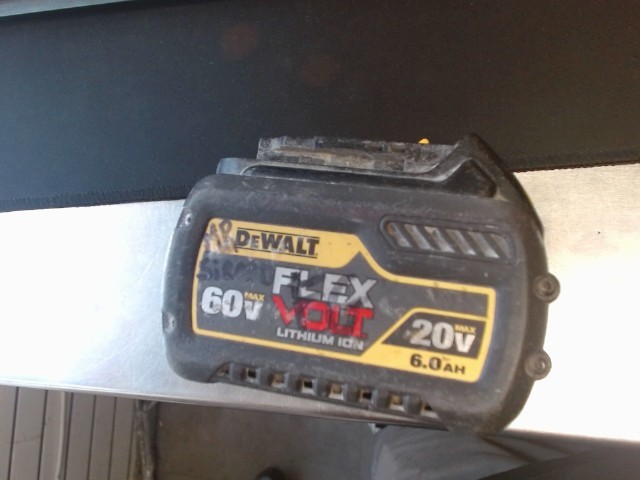 Grosse batterie 60v max flex volt