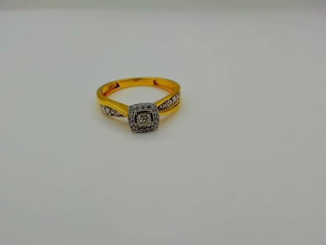 BAGUE EN OR 14KT AVEC DIAM 