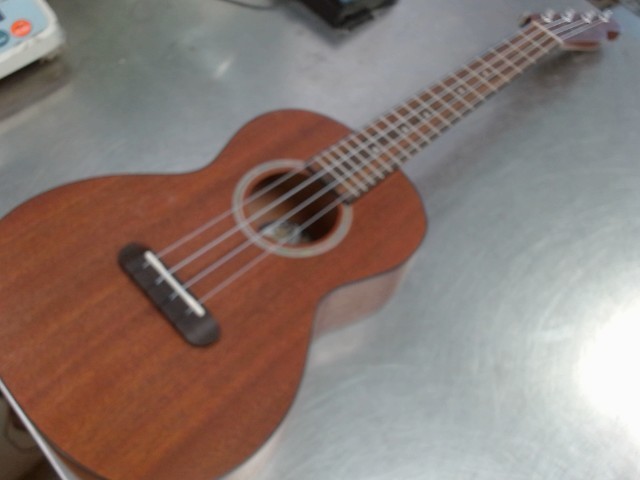Ukulele fender dcase mou