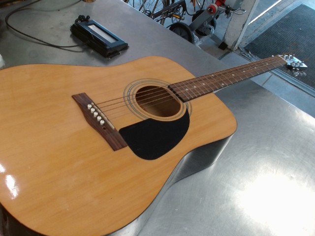 Guitare acoustique fender fa-100