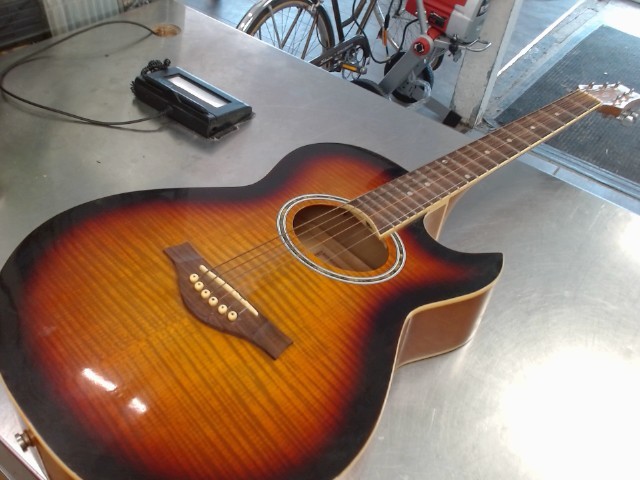 Guitare accoustique jerzey