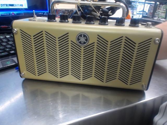 Petit ampli yamaha couleur or