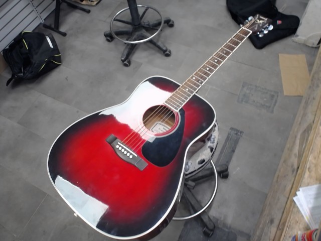 Guitare acoustique yamaga