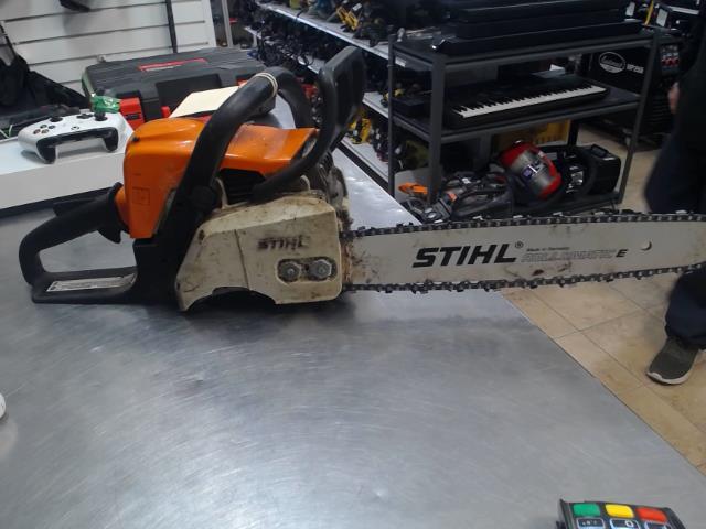 Chainsaw a gaz stihl