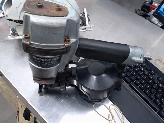 Coil nailer