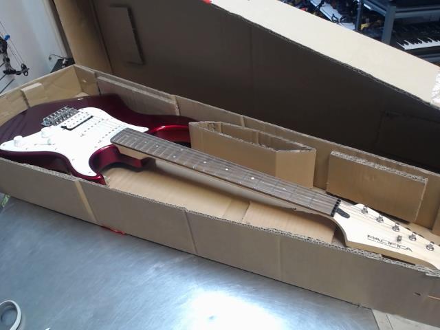 Guitare electrique rouge