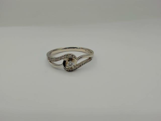 BAGUE EN OR 10KT AVEC DIAMANTS