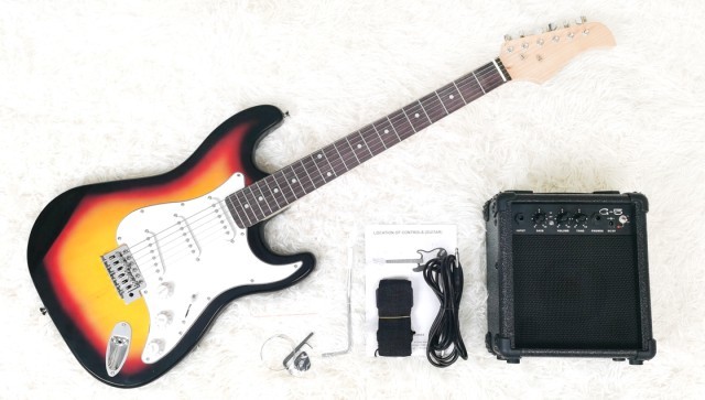 Guitar electrique noire et orange