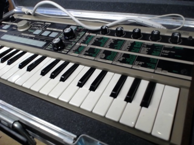 Electribe syntetiser  gris+case +cord