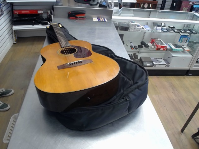 Guitare yamaha fg-75
