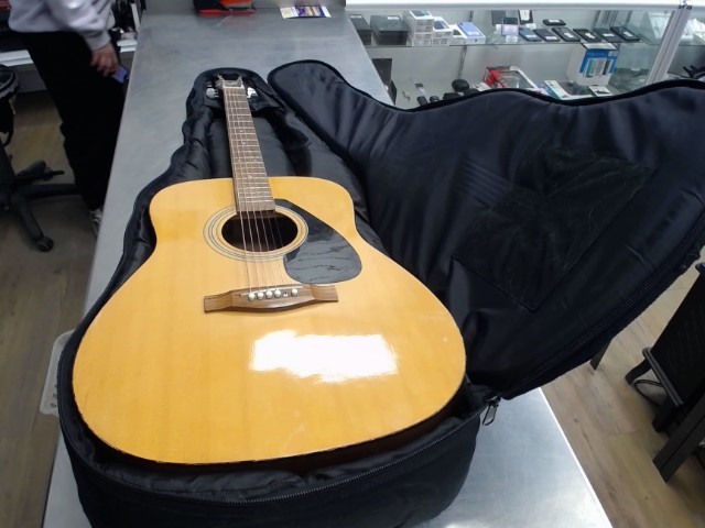 Guitare yamaha fx 310