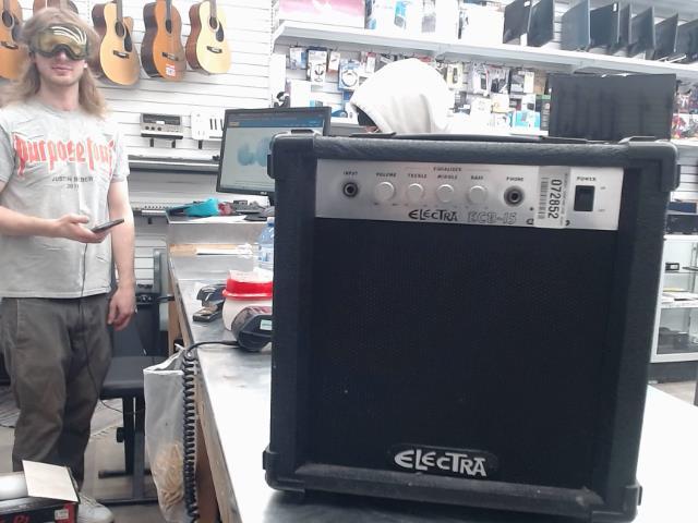 Ampli pour bass electrique 15w