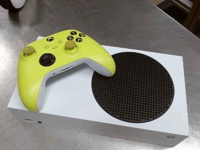 Console xbox series s av 1man pas porte