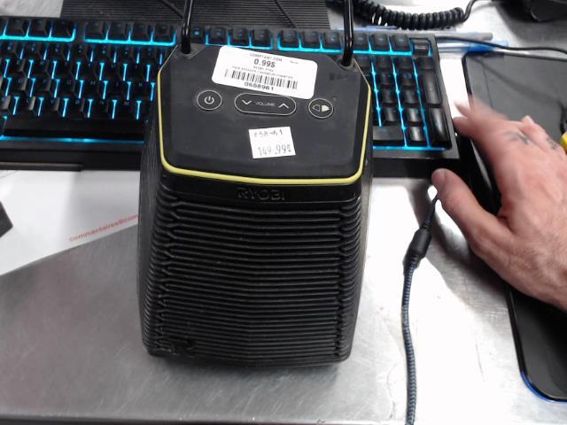 Pair speaker chargeur chantier