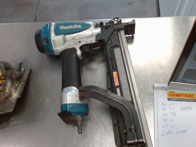 Agrafeuse a air makita