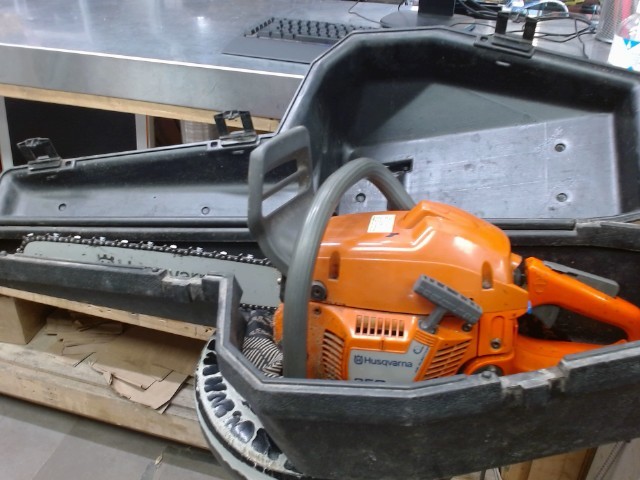 Husqvarna 350 chainsaw + casee
