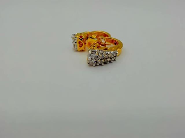 BOUCLES D OREILLES EN OR 14KT DIAMANTS 