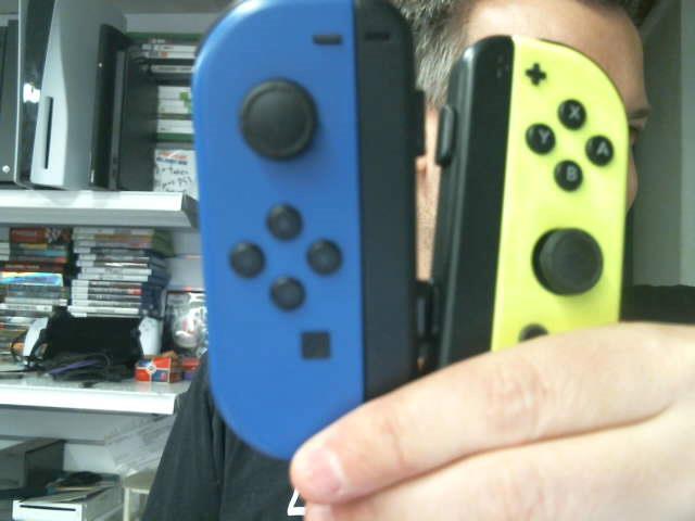 Joycon 1 jaune 1 bleu