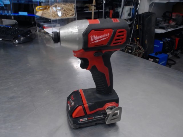 Impact driver milwaukee + batt 2ah
