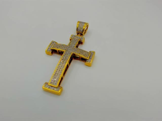 BRELOQUE CROIX EN OR 10KT AVEC DIAM 