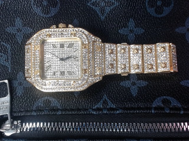 Fake monrte cartier