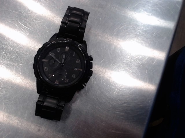 Montre noir chronograph