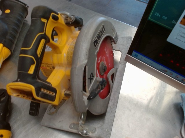 Scie circulaire dewalt