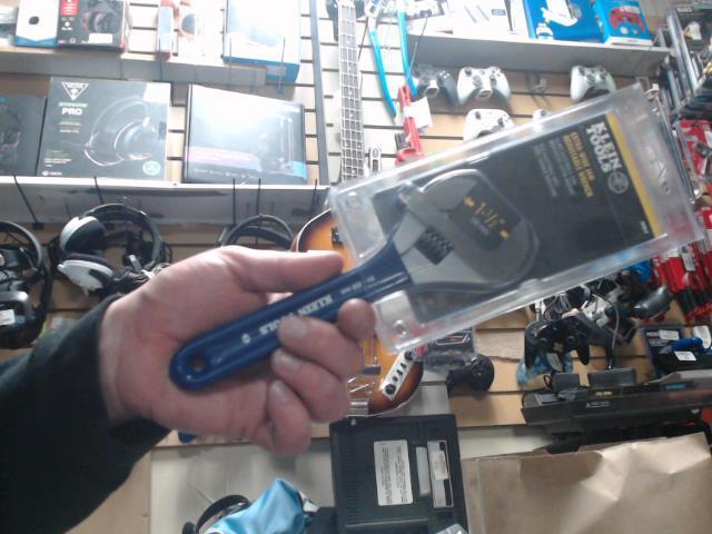 Ajustable wrench