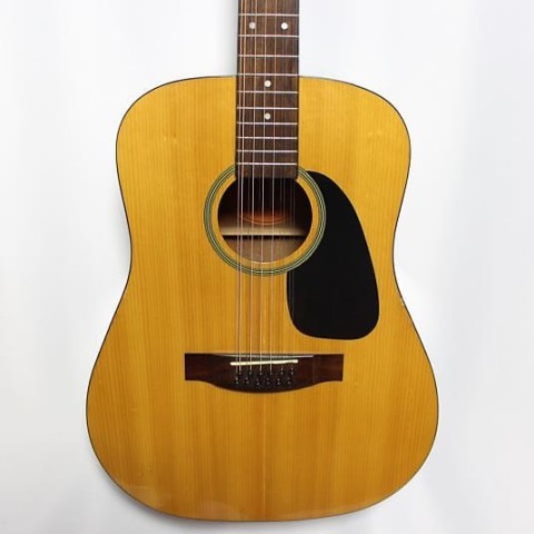 Guitare acoustique tres propre