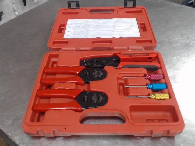 Kit de pince ds case rouge
