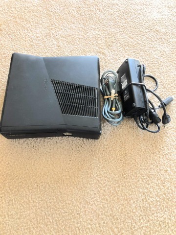 Console xbox 360 slim avec cable