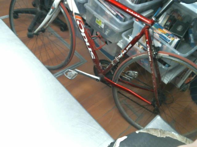 Velo rouge de route